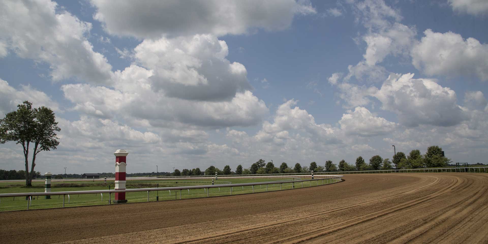 A wide shot of one of Racetrackelite’s dirt tracks.